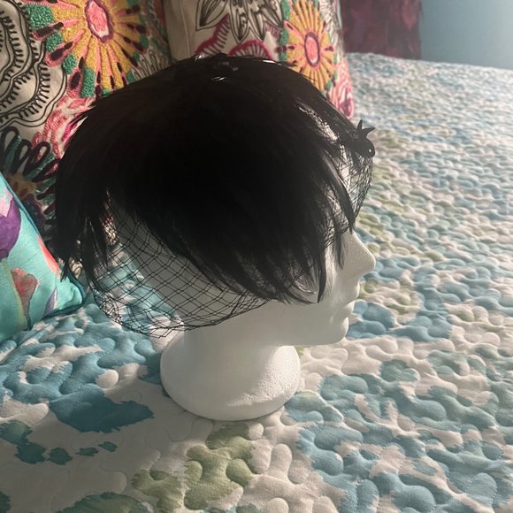 Vintage Black Veil Hat with Feather Embellishment - Picture 2 of 6